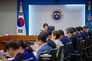 이재명 대통령이 23일 용산 대통령실에서 열린 제1차 수석보좌관회의를 주재하고 있다.