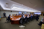 이재명 대통령이 23일 용산 대통령실에서 열린 제1차 수석보좌관회의를 주재하고 있다.