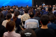 이재명 대통령이 25일 광주광역시 국립아시아문화전당에서 열린 '광주시민·전남도민 타운홀미팅'을 하고 있다.