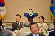 이재명 대통령이 27일 청와대 영빈관에서 열린 '호국 보훈의 달, 대통령의 초대' 행사에 참석하고 있다.