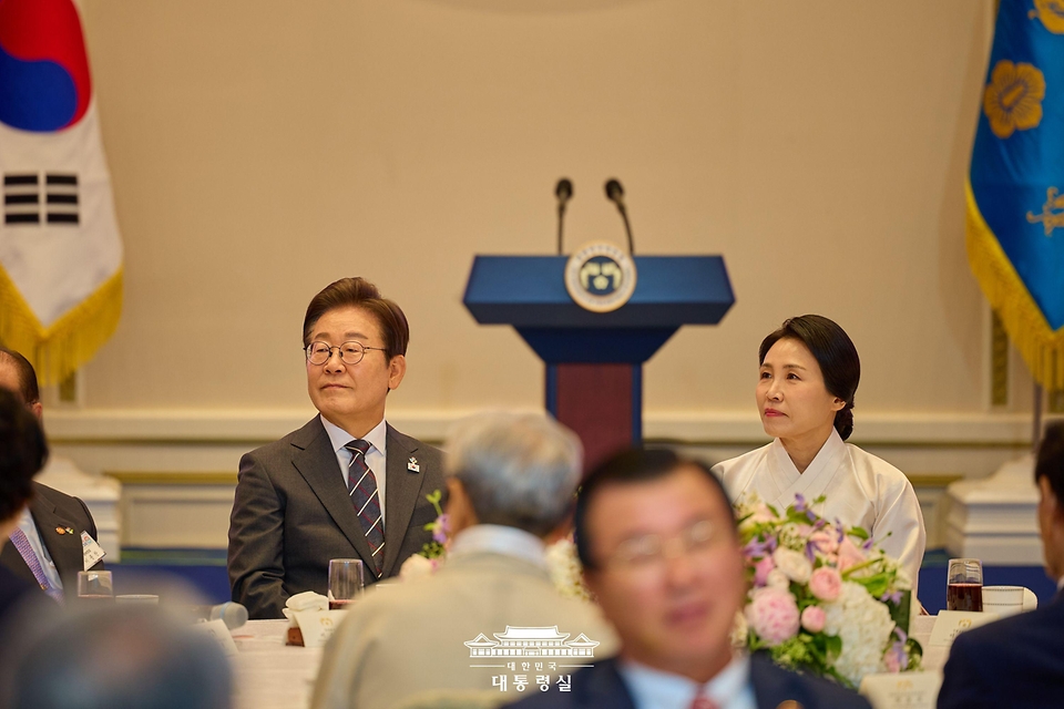 이재명 대통령이 27일 청와대 영빈관에서 열린 '호국 보훈의 달, 대통령의 초대' 행사에 참석하고 있다.