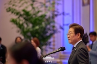 이재명 대통령이 27일 청와대 영빈관에서 열린 '호국 보훈의 달, 대통령의 초대' 행사에서 인사말을 하고 있다.
