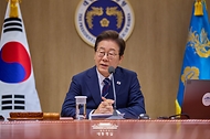 이재명 대통령이 1일 서울 용산 대통령실 청사에서 열린 국무회의에서 발언하고 있다.