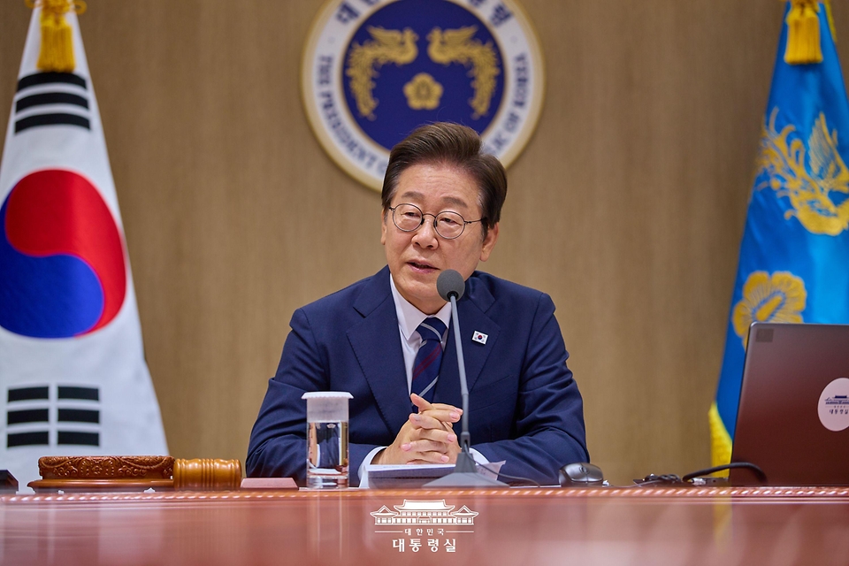 이재명 대통령이 1일 서울 용산 대통령실 청사에서 열린 국무회의에서 발언하고 있다.