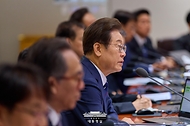 이재명 대통령이 1일 서울 용산 대통령실 청사에서 열린 국무회의에서 발언하고 있다.