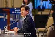 이재명 대통령이 3일 청와대 영빈관에서 '대통령의 30일, 언론이 묻고 국민에게 답하다' 기자회견을 하고 있다.
