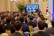 이재명 대통령이 3일 청와대 영빈관에서 '대통령의 30일, 언론이 묻고 국민에게 답하다' 기자회견을 하고 있다.