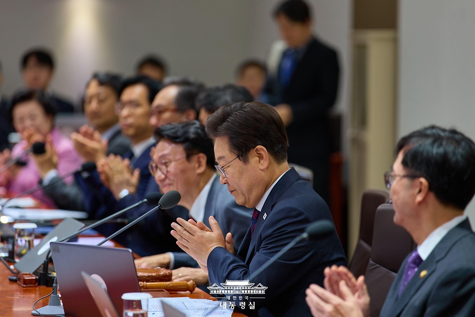 이재명 대통령이 5일 제29회 국무회의를 주재하고 있다.