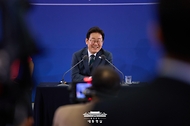  이재명 대통령이 4일 대전컨벤션센터에서 열린 '충청에서 듣다, 충청 타운홀 미팅'에서 발언하고 있다.