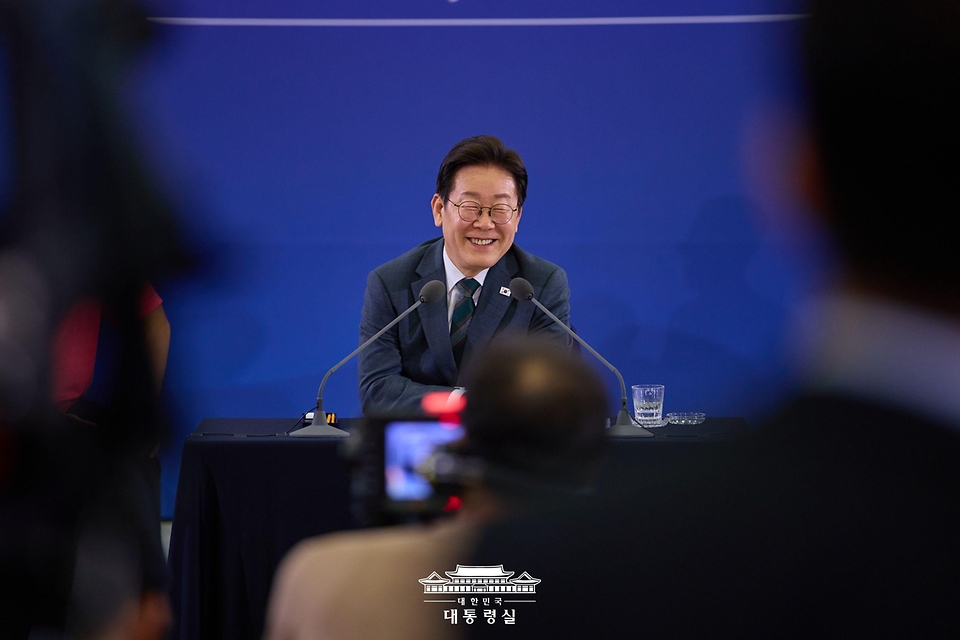  이재명 대통령이 4일 대전컨벤션센터에서 열린 '충청에서 듣다, 충청 타운홀 미팅'에서 발언하고 있다.