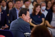  이재명 대통령이 4일 대전컨벤션센터에서 열린 '충청에서 듣다, 충청 타운홀 미팅'에서 발언하고 있다.
