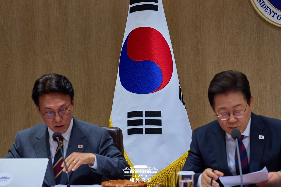 이재명 대통령이 5일 오전 용산 대통령실에서 주재한 제29회 국무회의에서 발언하고 있다.