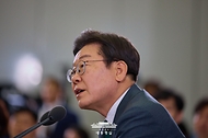  이재명 대통령이 4일 대전컨벤션센터에서 열린 '충청에서 듣다, 충청 타운홀 미팅'에서 발언하고 있다.
