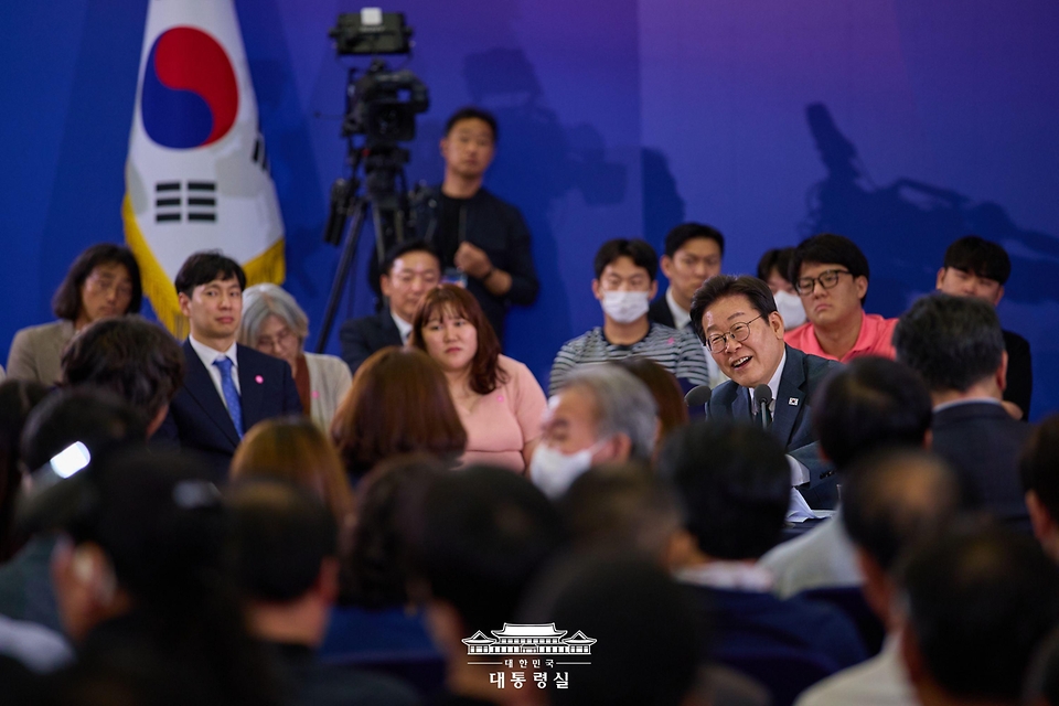  이재명 대통령이 4일 대전컨벤션센터에서 열린 '충청에서 듣다, 충청 타운홀 미팅'에서 발언하고 있다.
