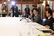김민석 국무총리가 6일 삼청동 총리서울공관에서 열린 고위 당정 협의회에서 발언을 하고 있다.