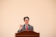 김민석 국무총리가 7일 세종 다솜로 정부세종청사 대강당에서 열린 취임식에서 취임사를 하고 있다.