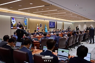 이재명 대통령이 5일 서울 용산 대통령실 청사에서 열린 국무회의를 주재하고 있다.