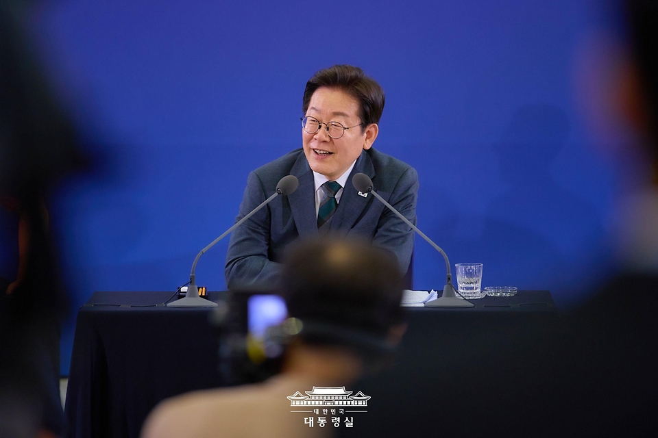  이재명 대통령이 4일 대전컨벤션센터에서 열린 '충청에서 듣다, 충청 타운홀 미팅'에서 발언하고 있다.