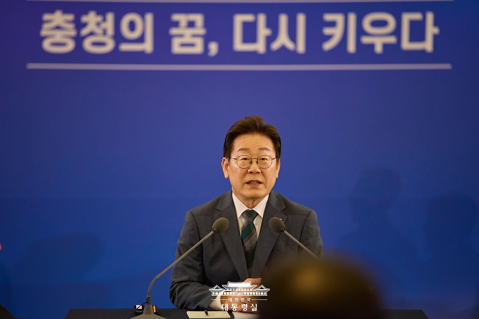  이재명 대통령이 4일 대전컨벤션센터에서 열린 '충청에서 듣다, 충청 타운홀 미팅'에서 발언하고 있다.
