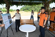 허석곤 소방청장은 9일 오후 강원도 경포해수욕장에 위치한 119시민수상구조대를 방문한뒤 인근 소방심신수련원 건립 예정지를 찾아 추진사항들을 점검했다.