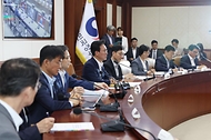 김민석 국무총리가 10일 세종대로 정부서울청사에서 열린 국정현안관계장관회의를 주재, 모두발언을 하고 있다.
