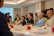 이재명 대통령이 9일 서울 용산 대통령실에서 열린 종교 지도자 초청 오찬 간담회에서 발언하고 있다.