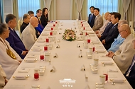 이재명 대통령이 9일 서울 용산 대통령실에서 열린 종교 지도자 초청 오찬 간담회에서 발언하고 있다.