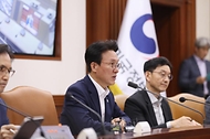 김민석 국무총리가 10일 세종대로 정부서울청사에서 열린 국정현안관계장관회의를 주재, 모두발언을 하고 있다.