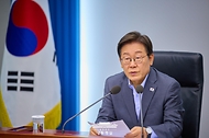 이재명 대통령이 10일 서울 용산 대통령실 청사에서 열린 3차 수석·보좌관 회의에서 발언하고 있다.