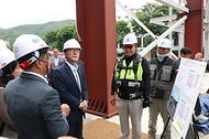 김민석 국무총리가 11일 경북 경주시 APEC 정상회의 관련 장소를 방문, 준비 상황을 점검하고 있다.