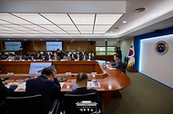 이재명 대통령이 10일 서울 용산 대통령실 청사에서 열린 3차 수석·보좌관 회의에서 발언하고 있다.