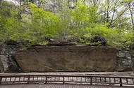 반구천의 암각화(Petroglyphs along the Bangucheon Stream)가 7월 6일부터 프랑스 파리에서 개최되고 있는 제47차 세계유산위원회에서 현지 시간으로 7월 12일 오전 세계유산 목록에 등재하기로 최종 결정했다.