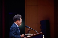 이재명 대통령이 13일 서울 강남구 코엑스에서 열린 2025 세계정치학회(IPSA) 서울총회 개막식에서 연설하고 있다.