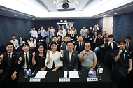 김민석 국무총리가 15일 경주 APEC 정상회의 현장을 방문, 숙박시설 및 서비스 준비 현황을 점검하고 있다.