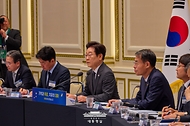 이재명 대통령이 16일 청와대 영빈관에서 열린 '기억과 위로, 치유의 대화' 사회적 참사 유가족 간담회에서 발언하고 있다.