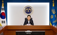 이재명 대통령이 17일 서울 용산 대통령실 청사에서 열린 4차 수석·보좌관 회의를 주재하고 있다.