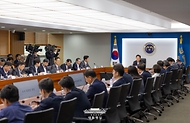 이재명 대통령이 17일 서울 용산 대통령실 청사에서 열린 4차 수석·보좌관 회의를 주재하고 있다.