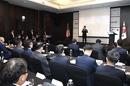 김민석 국무총리가 22일 여의도 콘래드서울 호텔에서 열린 주한미국상공회의소(암참) 세미나에 참석, 기조연설을 하고 있다.