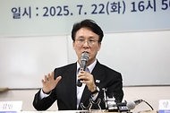 김민석 국무총리가 22일 서울 중구 민주노총에서 열린 간담회에 참석해 모두발언을 하고 있다.