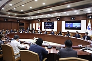 김민석 국무총리가 23일 세종대로 정부서울청사에서 열린 APEC 정상회의 종합점검회의를 주재하고 있다.