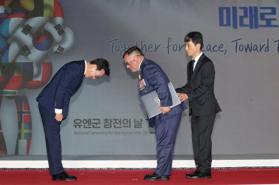 김민석 국무총리가 27일 경기도 고양시 킨텍스에서 열린 유엔군 참전의 날 기념식에 참석, 기념사를 하고 있다.