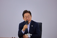 이재명 대통령이 25일 경기 시흥시 SPC 삼립 시화공장에서 열린 산업재해 근절 현장 노사간담회에서 발언하고 있다.