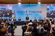 이재명 대통령이 25일 부산 부경대에서 타운홀미팅 '부산의 마음을 듣다' 간담회에서 발언하고 있다.