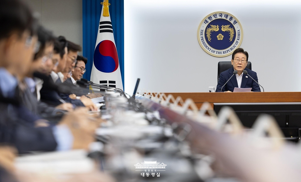 이재명 대통령이 30일 서울 용산 대통령실 청사에서 열린 비상경제점검 태스크포스(TF) 3차 회의에서 발언하고 있다.