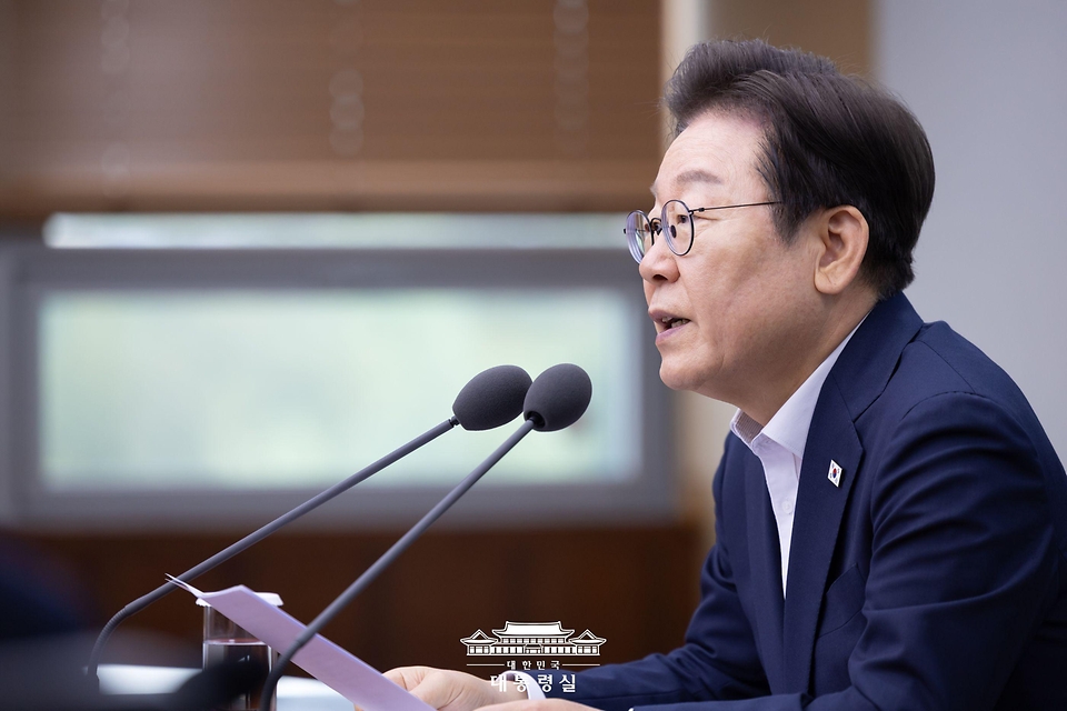 이재명 대통령이 30일 서울 용산 대통령실 청사에서 열린 비상경제점검 태스크포스(TF) 3차 회의에서 발언하고 있다.