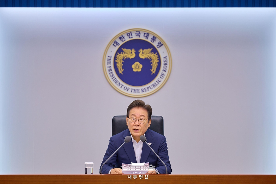 이재명 대통령이 30일 서울 용산 대통령실 청사에서 열린 비상경제점검 태스크포스(TF) 3차 회의에서 발언하고 있다.