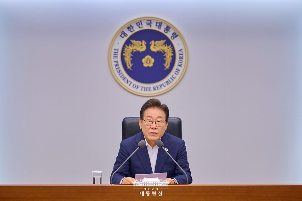 이재명 대통령이 30일 서울 용산 대통령실 청사에서 열린 비상경제점검 태스크포스(TF) 3차 회의에서 발언하고 있다.