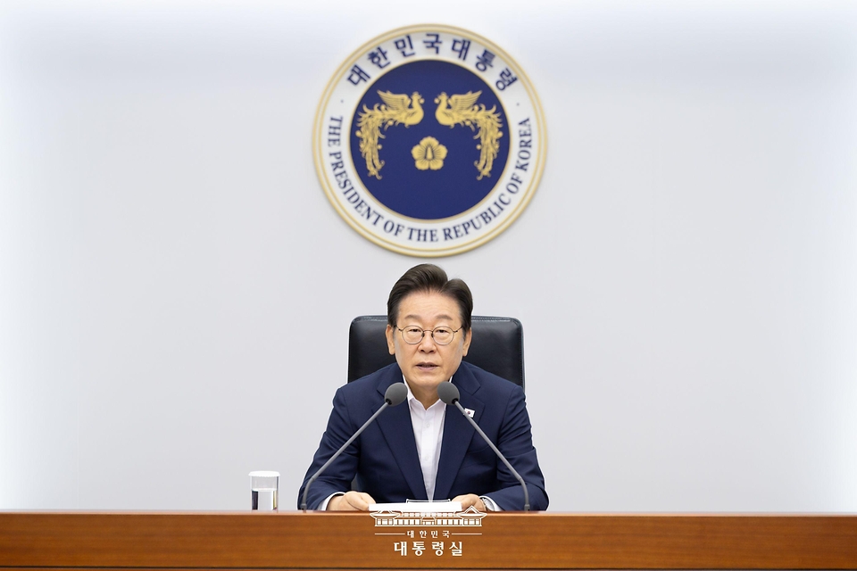 이재명 대통령이 30일 서울 용산 대통령실 청사에서 열린 비상경제점검 태스크포스(TF) 3차 회의에서 발언하고 있다.