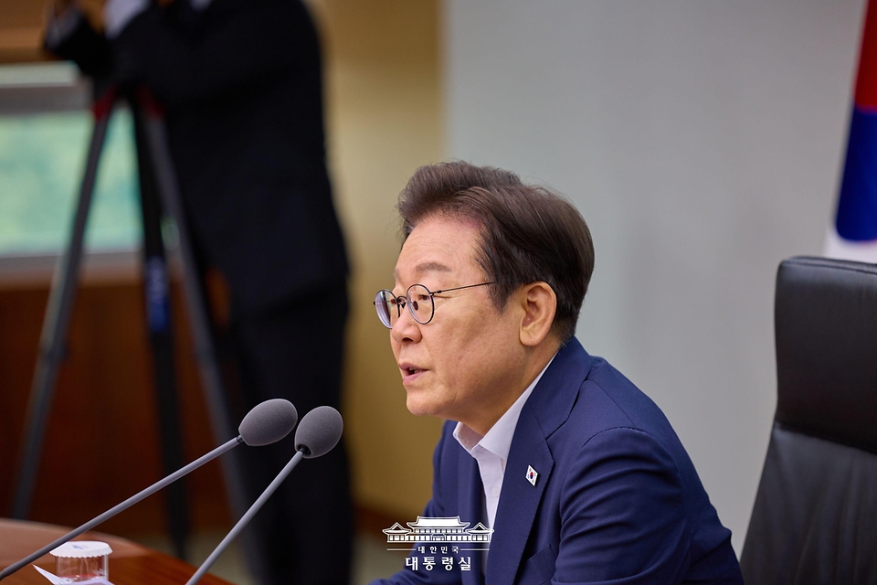 이재명 대통령이 30일 서울 용산 대통령실 청사에서 열린 비상경제점검 태스크포스(TF) 3차 회의에서 발언하고 있다.