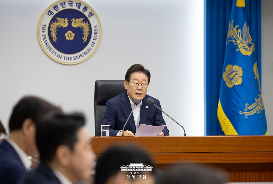 이재명 대통령이 30일 서울 용산 대통령실 청사에서 열린 비상경제점검 태스크포스(TF) 3차 회의에서 발언하고 있다.